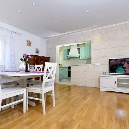 Apartment Vekic *