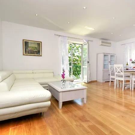 Apartment Vekic *